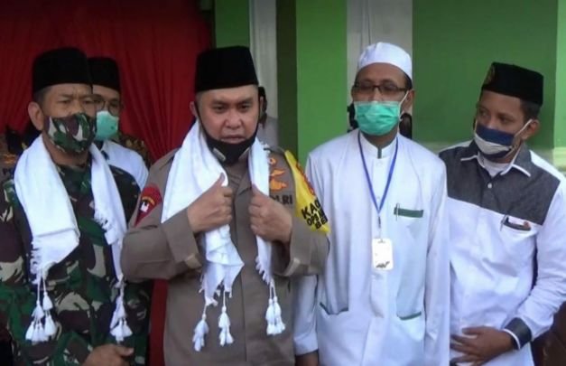 Foto : Kapolda Jatim bersama Pangdam V dan tokoh ulama.