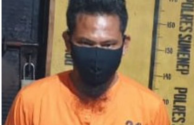 Foto: teransangka dan barang bukti.