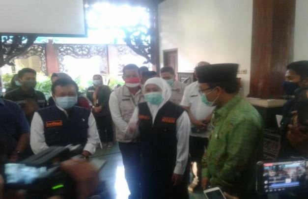 Foto: Gubernur Jatim didampingi Bupati Pamekasan Saat jumpa Pers di Mandhapa Aghung Ronggosukowati