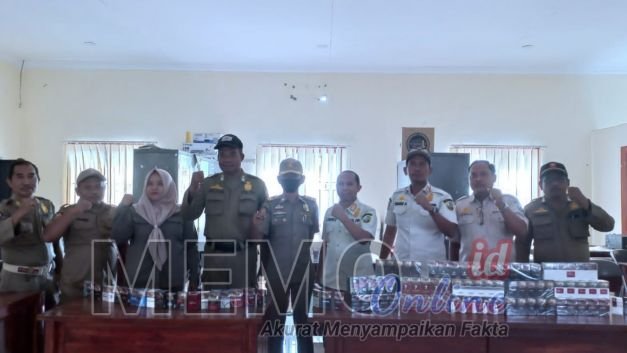 Satpol PP Sampang tunjukkan BB rokok ilegal 
