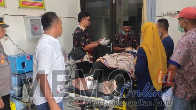 Foto : Korban saat dievakuasi warga di Puskesmas Terjun 