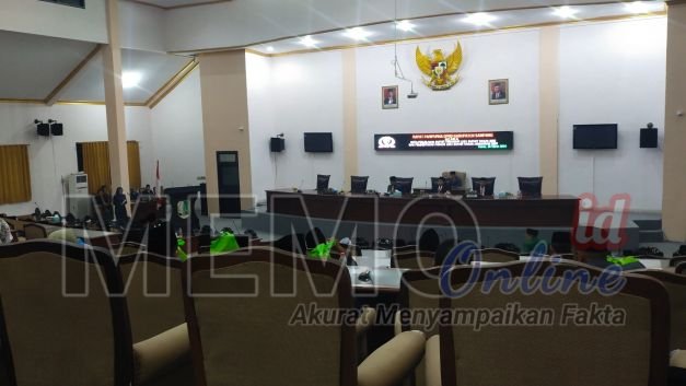 Foto : Sidang Paripurna DPRD Sampang di gedung Graha DPRD Sampang 