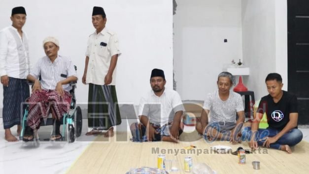 Foto : Muarah duduk di kursi roda