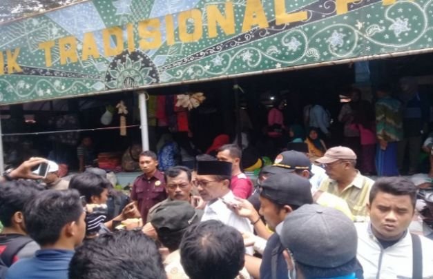 Foto Cabub KH. Kholilurrahman di Pasar 17 Agustus