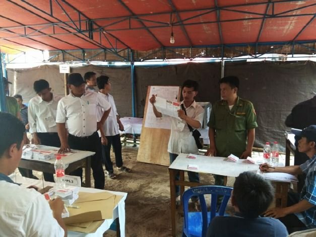 Gambar Ilustrasi Saat Perhitungan Surat Suara Di Salah Satu TPS Di Kabupaten Bekasi