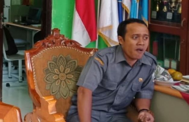 Foto: salah satu guru di SDN Banyuanyar IV Sampang