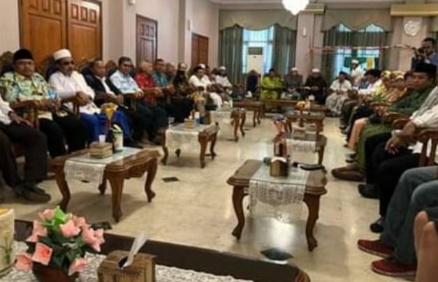 Foto: Bupati Faida saat melontarkan permintaan maaf di Pendopo kabupaten 