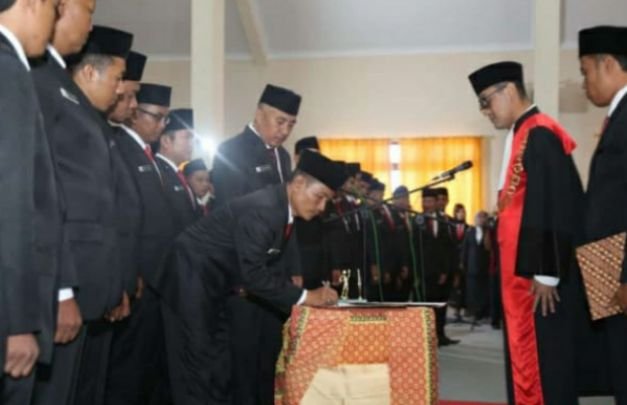 Foto: pelantikan 45 anggota DPRD Sampang