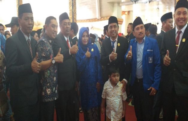 Foto: Dua dari kiri (baju batik) Hairul Anwar yang Digadang maju Bupati di Pilkada Sumenep 2020