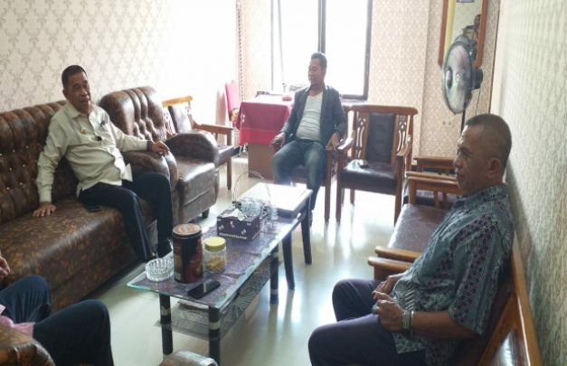 Foto: wakil Bupati Selayar saat di kantor kpu
