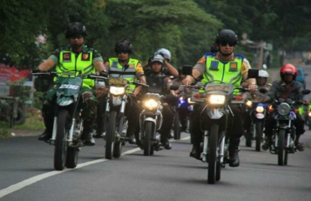 Foto: patroli bersama Polres dan Kodim 0822 Bondowoso untuk pengamanan pilkades serentak 2019