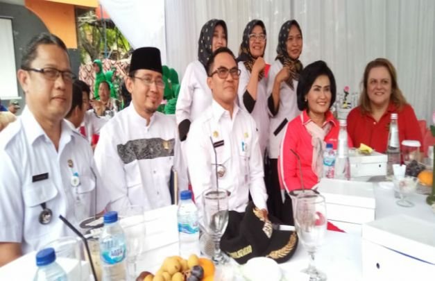 Foto : Rusdi Haryadi saat sambut kunjungan Ketua Umum Dharma Pertiwi, Nanny Hadi Tjahjanto, di Trias Estate Bekasi.
