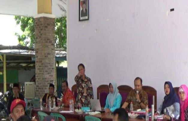 Foto : Oknum Inspektorat Saat Mengusir Wartawan Waktu Mau Peliputan