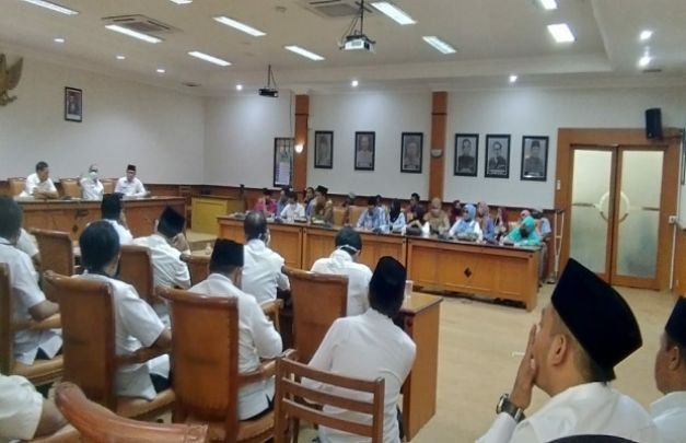 Foto : Rapat Pengadaan Masker di Aula Pemkab Sampang
