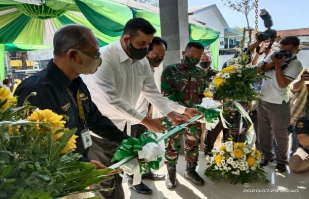 Foto : Pengguntingan Pita Oleh Wali Kota Probolinggo