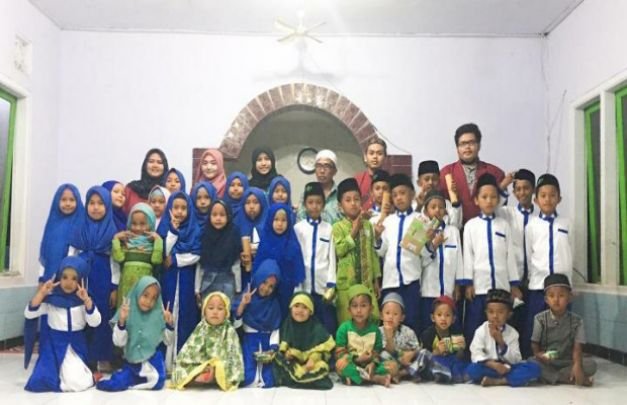 Foto: Mahasiswa UMM saat memberikan pengarahan pada anak usia dini