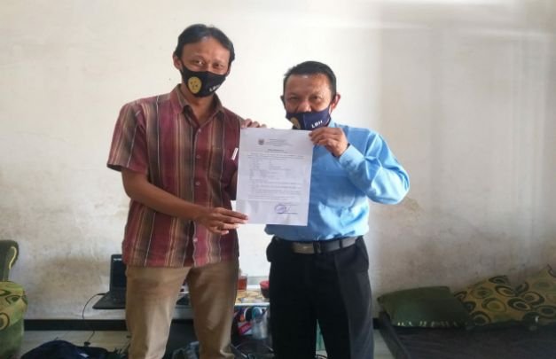 Foto: Anggota Pos Batu LBH Malang Endro Ardi Nugroho, SH dan Rohmat Basuki, SH, 