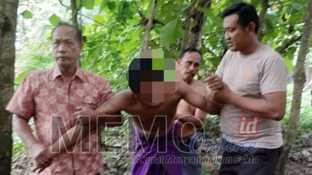 Polisi bersama warga berhasil mengamankan tahanan yang kabur