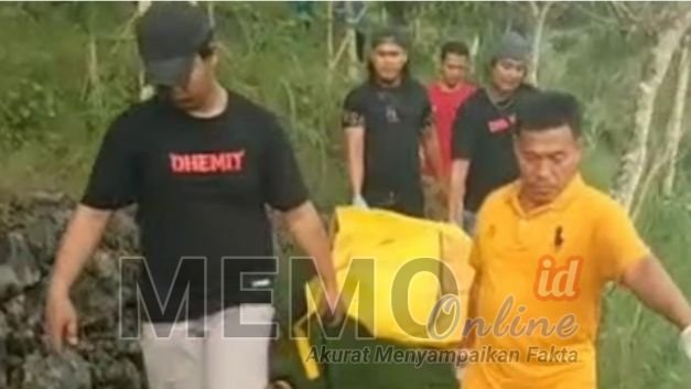 Foto : Mayat korban dugaan pembunuhan di evakuasi polisi 
