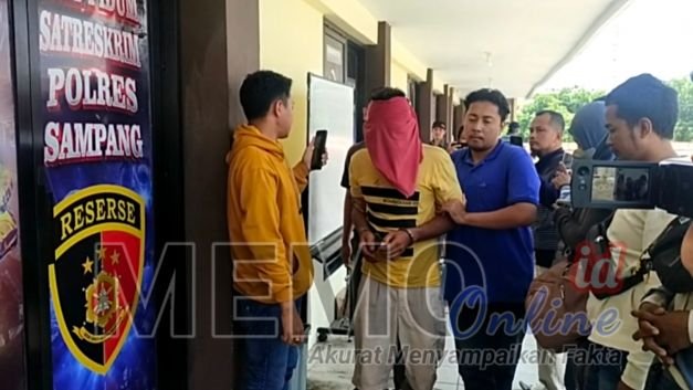 Foto : Tersangka digiring ke unit PPA Satreskrim Polres Sampang 