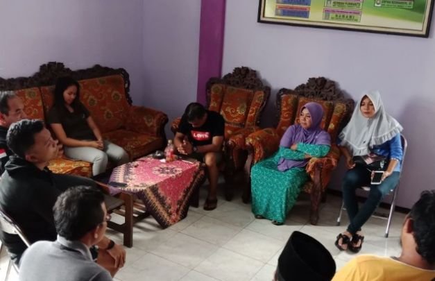 Foto: Oknum PNS selingkuh saat dimediasi di kantor Satpol PP Sumenep