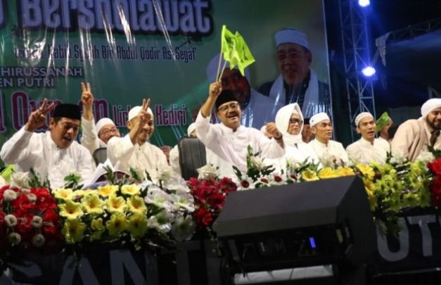 Foto: Ribuan Santri Lirboyo dan Syekhermania