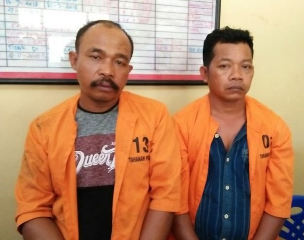 Foto : Tersangka M dan AG Saat Berada Di Mapolres Sumenep