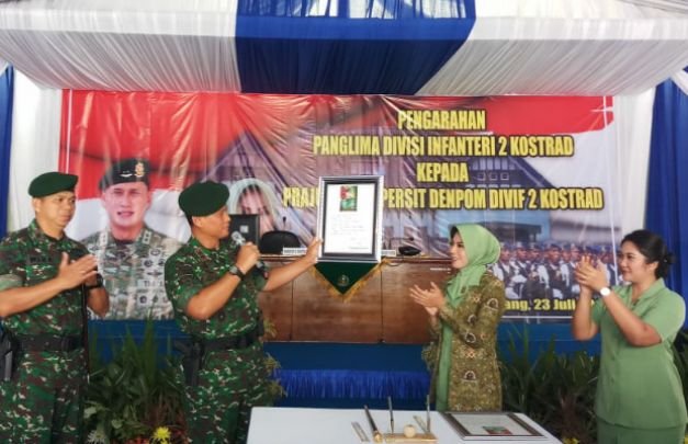 Foto: Panglima Divisi 2 Kostrad Mayjen TNI Tri Yuniarto, S.AP., M.Si., M.Tr (Han) saat memberikan pengarahan kepada Dandenpom dan jajaran.