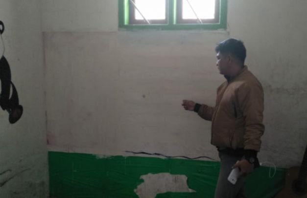 Foto: petugas saat melakukan pengecekan kontrakan Mahasiswa Papua di Jember