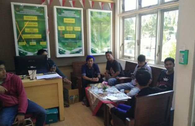 Foto: warga Desa Bangkal saat mendatangi RSUD dr. Moh. Anwar Sumenep