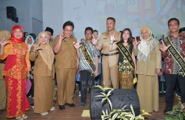 Foto : Asda III, Suhup, di acara pengukuhan para Duta Baca Kabupaten Bekasi.