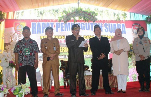 Foto: pasangan suamis istri di pilkades serentak di jember