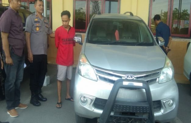 Foto : Joko, Pelaku Pembunuhan di Ketapang Sampang saat di giring ke Polres Sampang