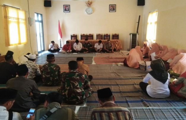 Foto suasa di ruang pertemuan
