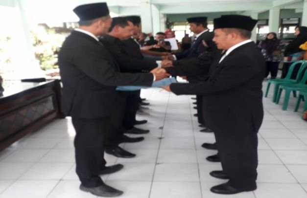 Foto: pelantikan dan pengambilan sumpah lima orang sekdes se kecamatan tegal siwalan