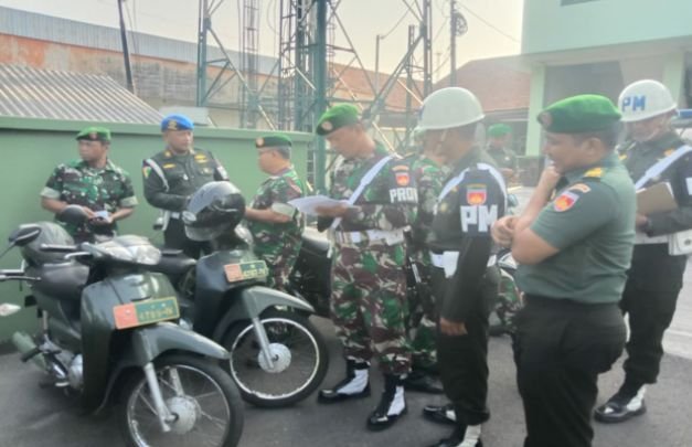 Foto : Pemeriksaan Kendaraan anggota Kodim 0735/ Surakarta