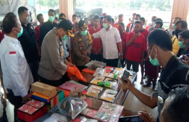 Foto : Barang bukti jangkrik berhasil diamankan Satreskrim Polres Sampang saat Press rilis di lapangan wijaya Sampang