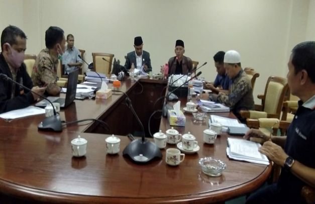 Foto : Rapat Pansus DPRD  dengan Diknas Kabupaten Sampang