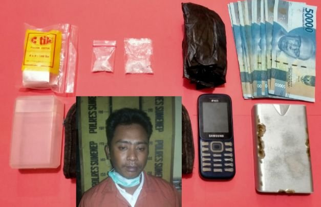 Foto: Elly Yanto (37), warga Desa Jelbudan, Kecamatan Dasuk, bersama barang buktinya