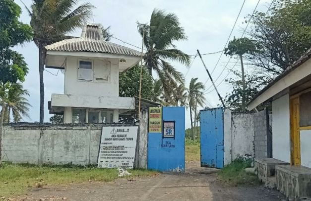 Foto: Lokasi tambak udang milik PT. Bumi Subur nampak dari depan