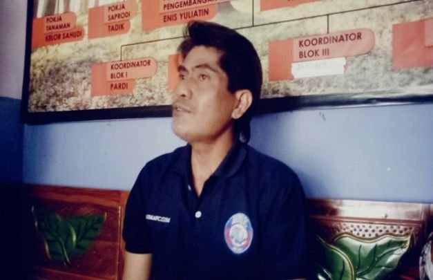 Foto: Edi Santoso, Ketua LMDH Wono Lestari, juga sebagai Ketua Panitia TMKH (Tukar Menukar Kawasan Hutan)