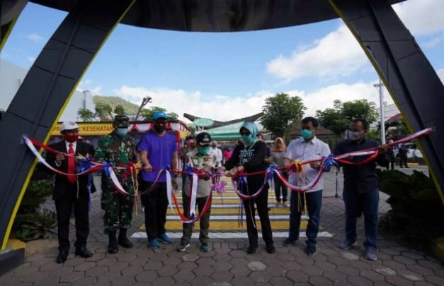 Foto: Walikota Batu bersama Wakil Walikota dan jajaran saat peresmian Dibukanya kembali Museum Angkut