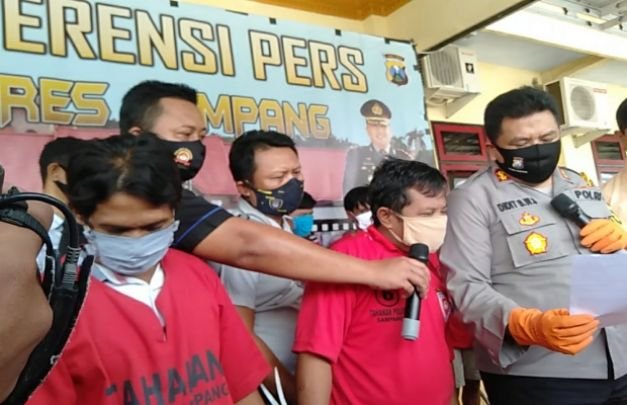 Foto : Tersangka Ahmad Gazali tengah saat press rilis di Mapolres Sampang