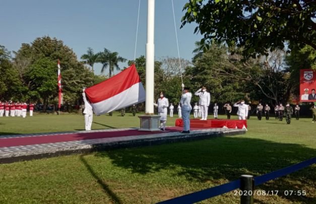 Foto : Upacara 17 agustus. 
