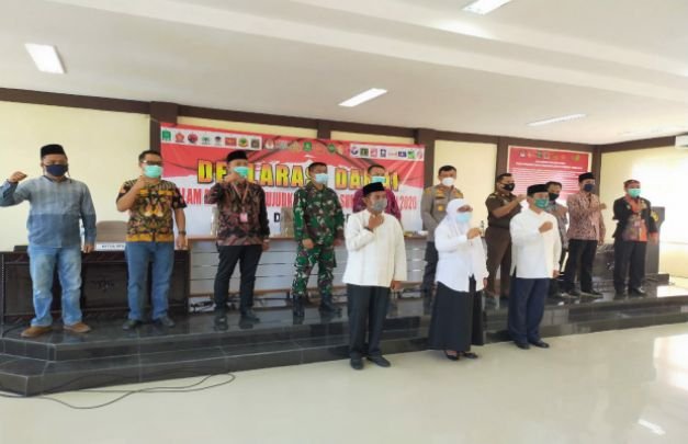 Foto: Kedua Paslon saat menghadiri acara deklarasi damai