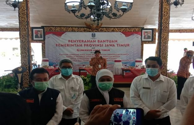 Foto: Gubernur Jatim Khofifah Indar Parawansa saat jumpa pers di Pendopo Sumenep