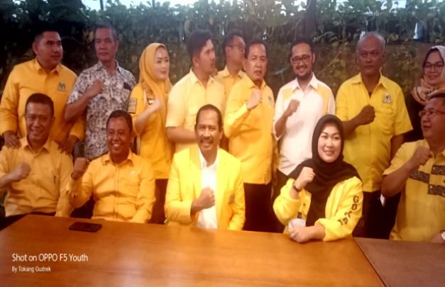 Foto: H. Akhmad Marjuki bersama pengurus DPD Golkar Kabupaten Bekasi 