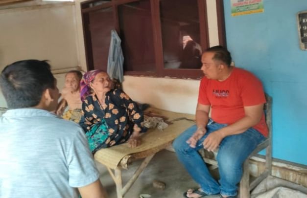 Foto : Anggota Polsek Kadur saat mendatangi TKP.