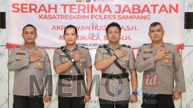 AKP Irwan Nugroho (nomor 2 dari kanan) saat Sertijab di Mapolres Sampang 