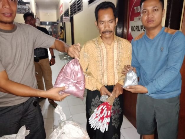 Foto : Samhaji Ketika Berada Di Mapolres Sumenep